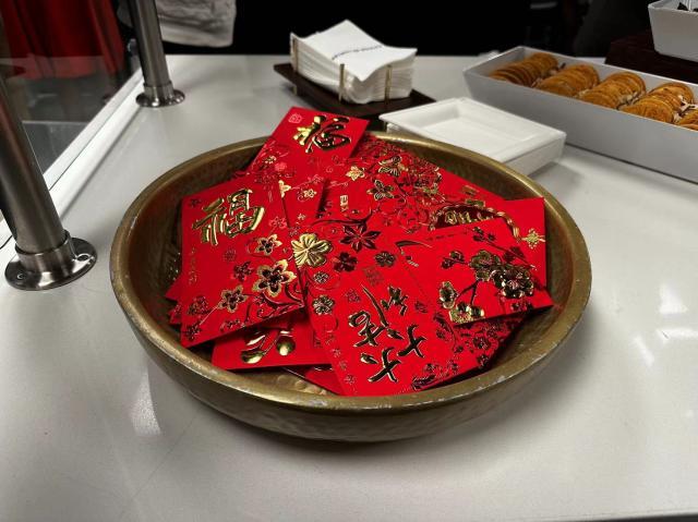 开云入口注册-【现场】遗憾输球！新春贺岁战勇士主场年味十足